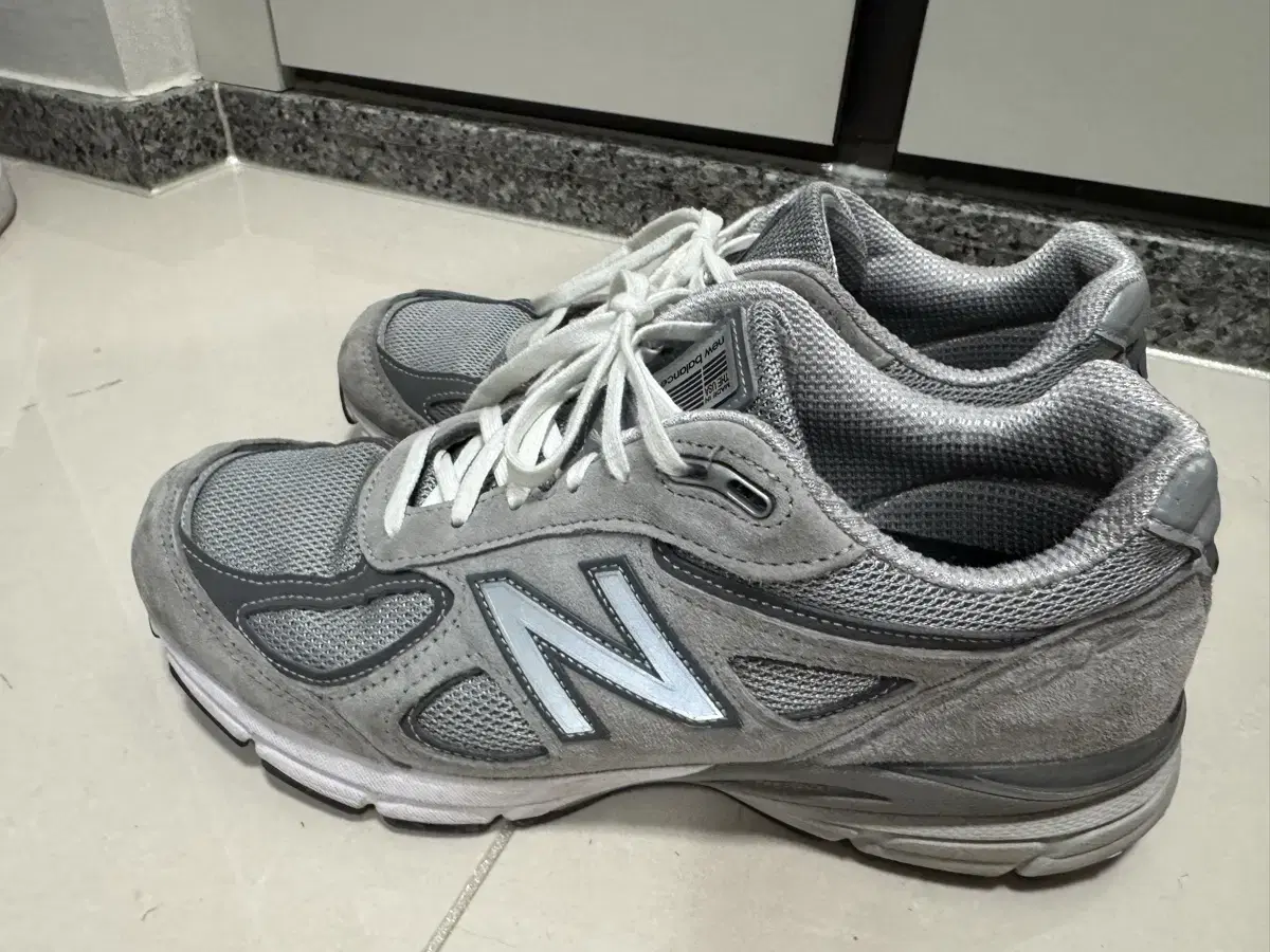 뉴발란스990 v4